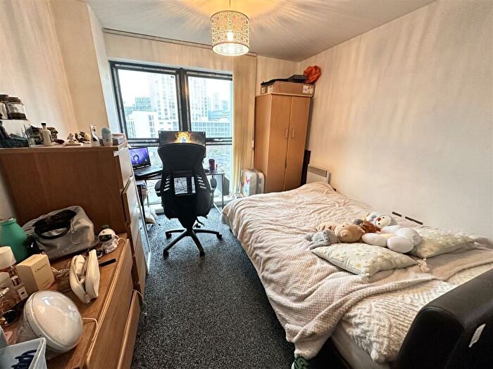 2 Bedroom Flat For Sale In Chapel Street, Salford, M3