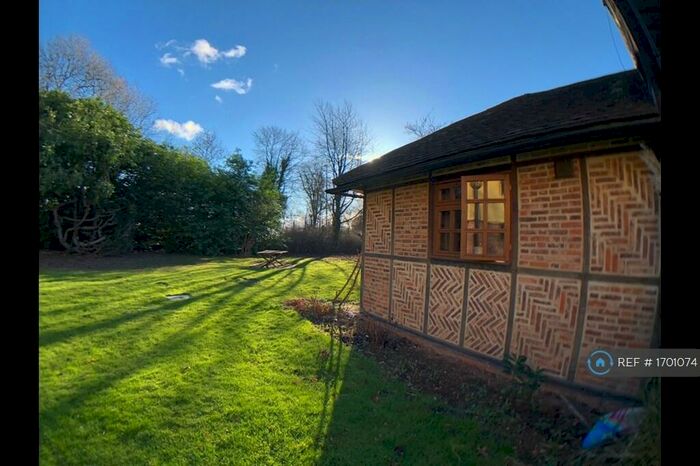 2 Bedroom Flat To Rent In Hatfield Road, Smallford, St. Albans, AL4