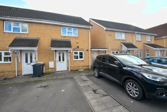 2 Bedroom End Of Terrace House To Rent In Paisley Close, Luton, Bedfordshire, LU4