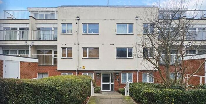 2 Bedroom Flat To Rent In The Avenue, Wembley, HA9