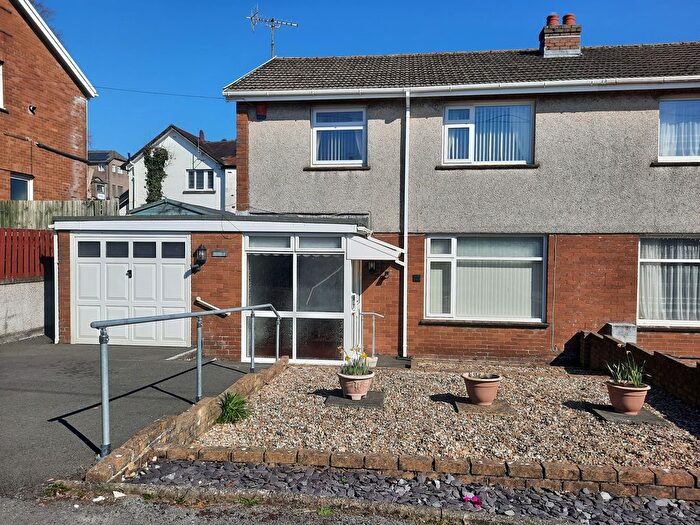 3 Bedroom Semi-Detached House For Sale In Ael Y Bryn Close, Llanelli, SA15