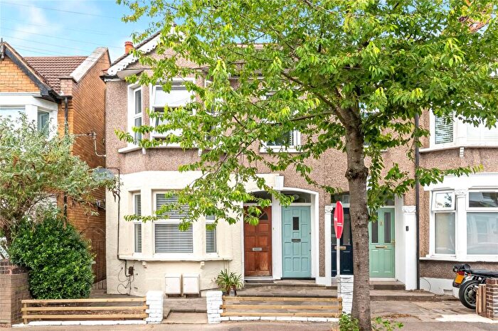 2 Bedroom Flat For Sale In Goldsmith Road, Walthamstow, London, E17