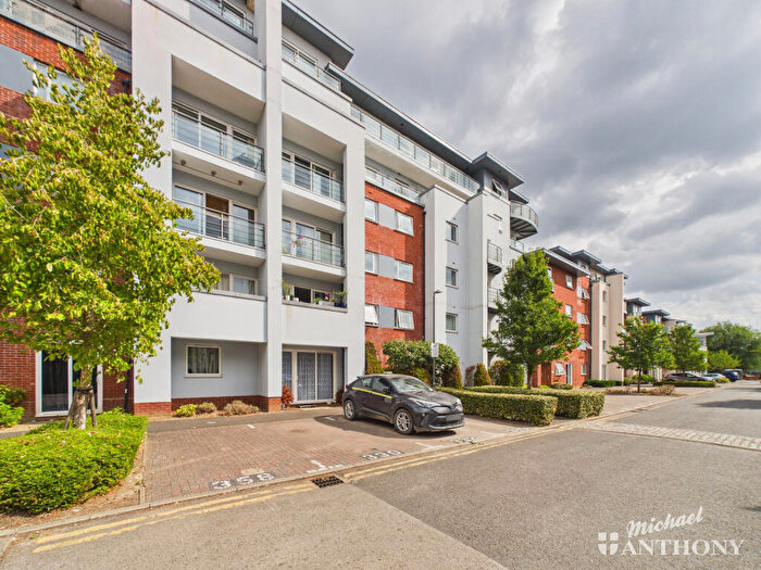 2 Bedroom Apartment For Sale In Coxhill Way, Aylesbury, HP21