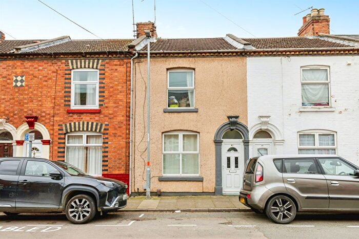 2 Bedroom Terraced House For Sale In Cloutsham Street, Northampton, NN1