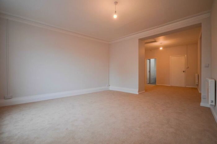 1 Bedroom Flat To Rent In Silver Street, Wilton, Salisbury, SP2