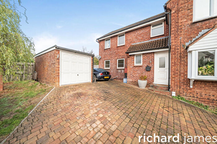 3 Bedroom Semi-Detached House For Sale In Goldsborough Close, Eastleaze, Swindon, SN5