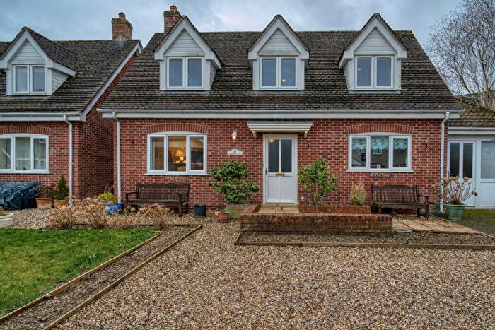 2 Bedroom Detached Bungalow For Sale In Woodmill Close, Stalbridge, DT10