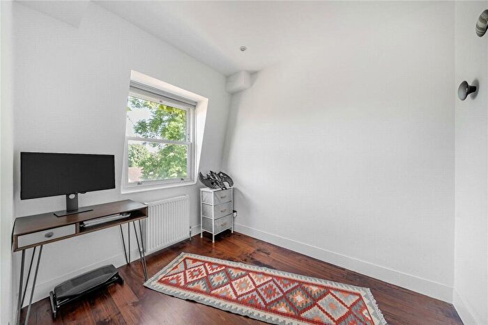 2 Bedroom Apartment To Rent In North End, Hampstead, NW3