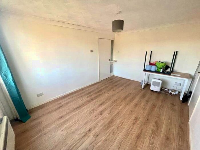 1 Bedroom Flat To Rent In Lime Trees, Llanishen Court, Llanishen, CF14