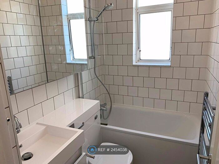 3 Bedroom Flat To Rent In St Marys Road, London, NW10