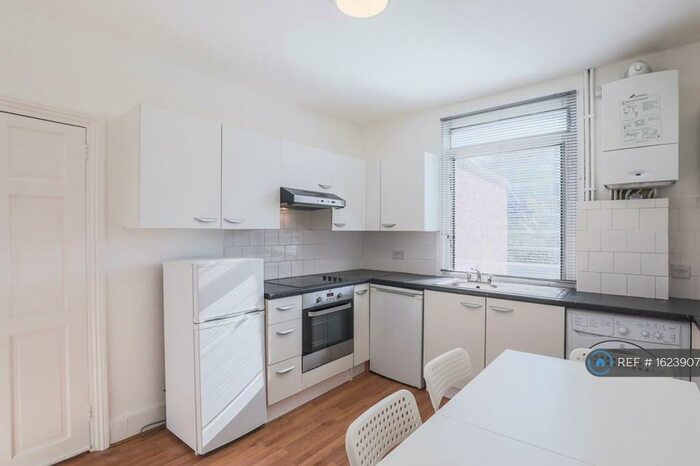 2 Bedroom Flat To Rent In Chestnut Avenue, London, E7