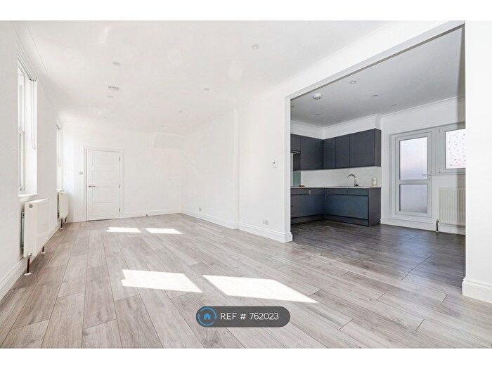 3 Bedroom Flat To Rent In Pratt Street, London, NW1