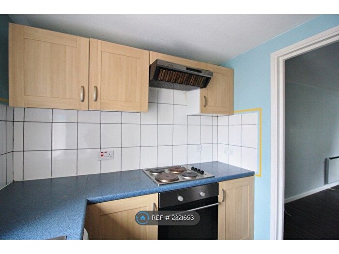 1 Bedroom Flat To Rent In Geddington Court, Waltham Cross, EN8