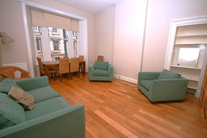 3 Bedroom Flat To Rent In Willowbank Crescent, Bed Furnished Apartment, Woodlands - Available //, G3