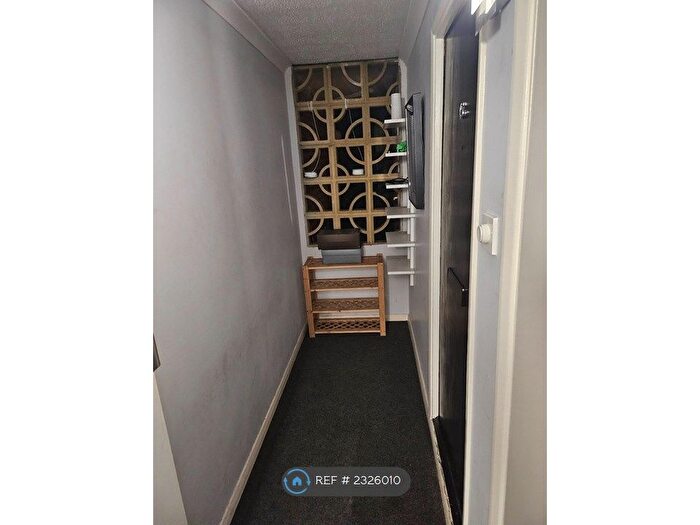 1 Bedroom Flat To Rent In Windsor Drive, High Wycombe, HP13