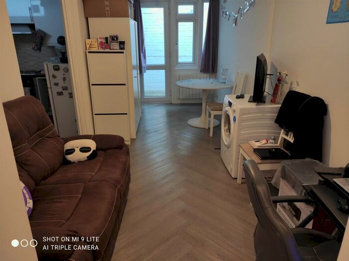 1 Bedroom Flat To Rent In Rock Street, London, N4