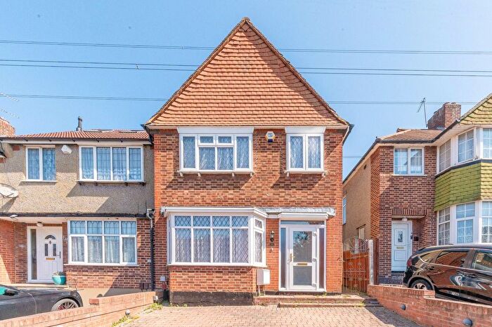 3 Bedroom End Of Terrace House To Rent In Dunster Avenue, Morden Park, Morden, SM4
