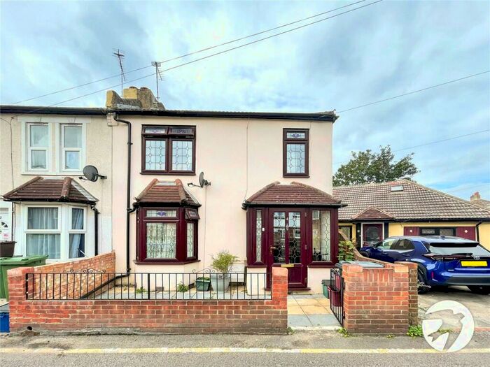 3 Bedroom House To Rent In East Street, Bexleyheath, Kent, DA7