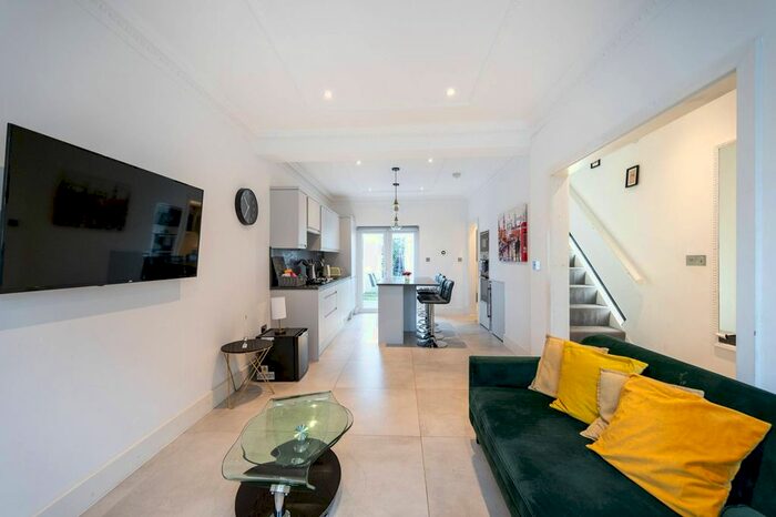 3 Bedroom Terraced House To Rent In Warwick Grove, Surbiton, KT5