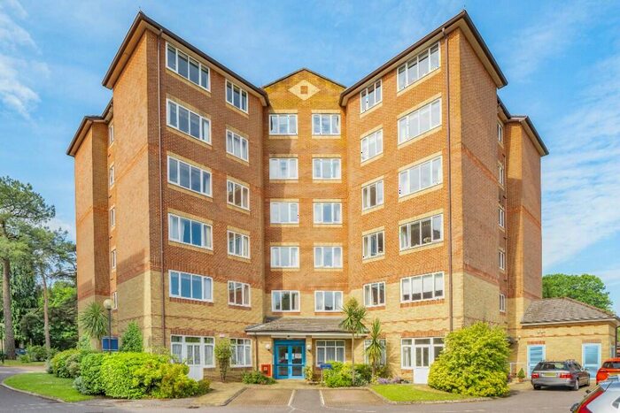 2 Bedroom Retirement Property For Sale In Melton Court, Poole, BH13