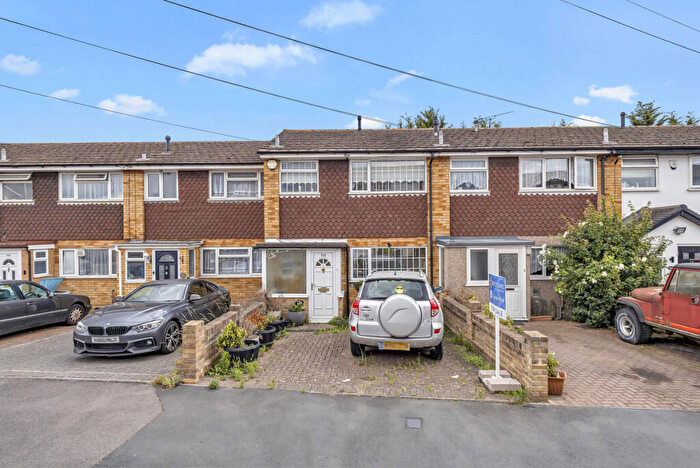 3 Bedroom Terraced House For Sale In Charlotte Gardens, Romford, RM5