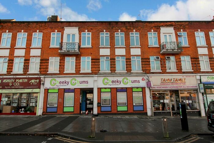 2 Bedroom Flat To Rent In South Parade, Mollison Way, Edgware, HA8