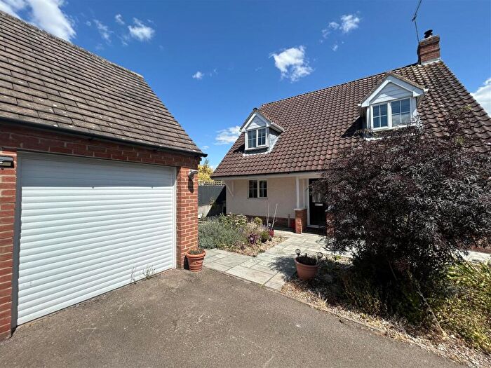 4 Bedroom Detached House For Sale In Stanhope Road, Wigston, LE18