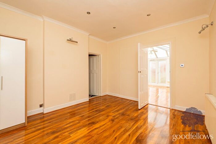 4 Bedroom Detached House To Rent In Longfield Avenue, Wallington, SM6