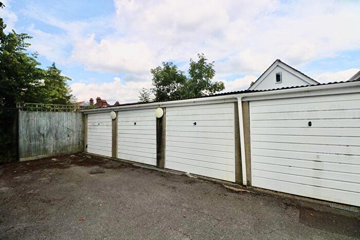 2 Bedroom Flat To Rent In Bishopsford Road, Morden, SM4