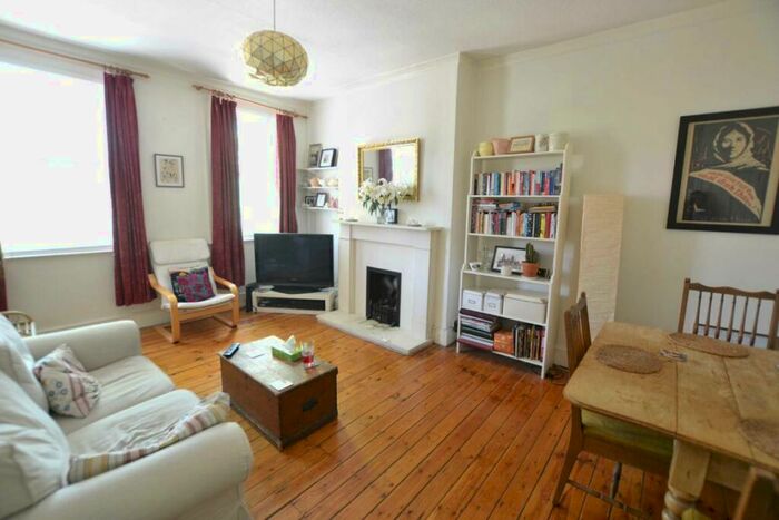 2 Bedroom Flat To Rent In High Road, London, N2