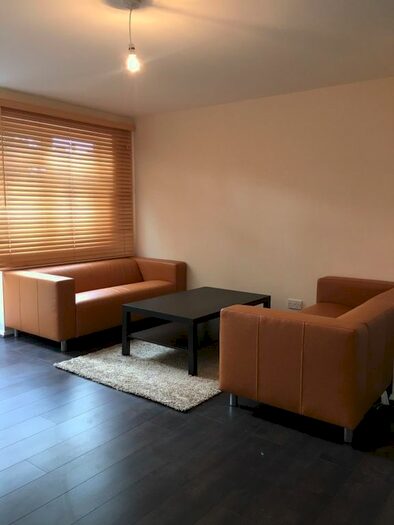 3 Bedroom Maisonette To Rent In Trinity Gardens, London, Greater London, E16