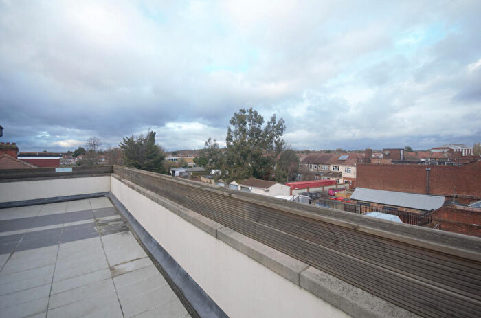 2 Bedroom Flat To Rent In Barkingside, IG6