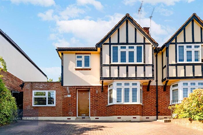 4 Bedroom Semi-Detached House For Sale In Richmond Road, New Barnet, EN5