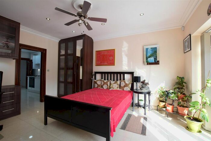 Studio To Rent In Sandy Lane, Cheam, Sutton, SM2