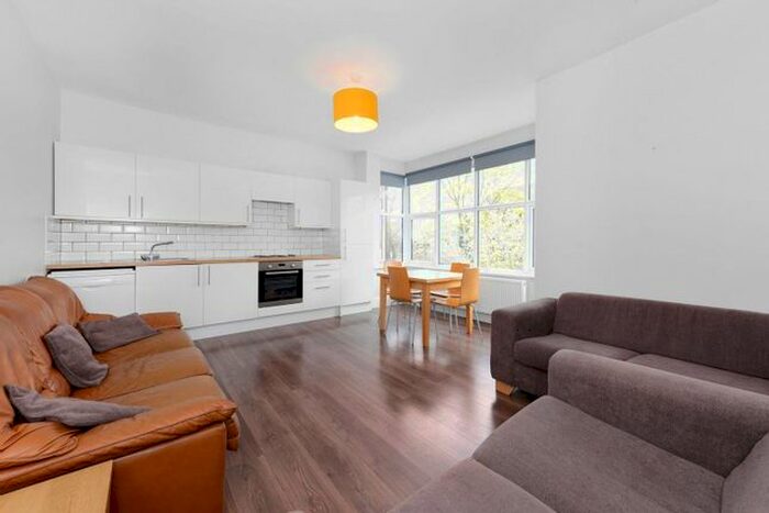 3 Bedroom Maisonette To Rent In Milton Road, Hanwell, W7