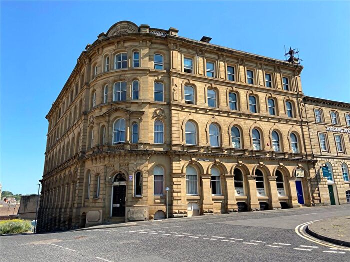 1 Bedroom Flat For Sale In Howgate House, Wellington Rod, Dewsbury, WF13