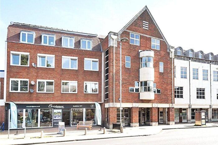2 Bedroom Flat To Rent In Swan Lane, Winchester, Hampshire, SO23