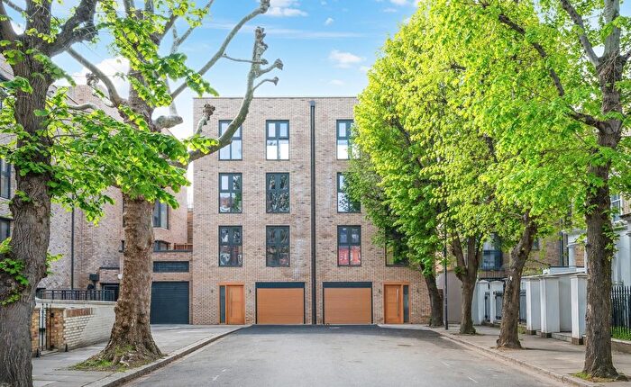 4 Bedroom Town House For Sale In Shepherds Bush Rd, London, W6