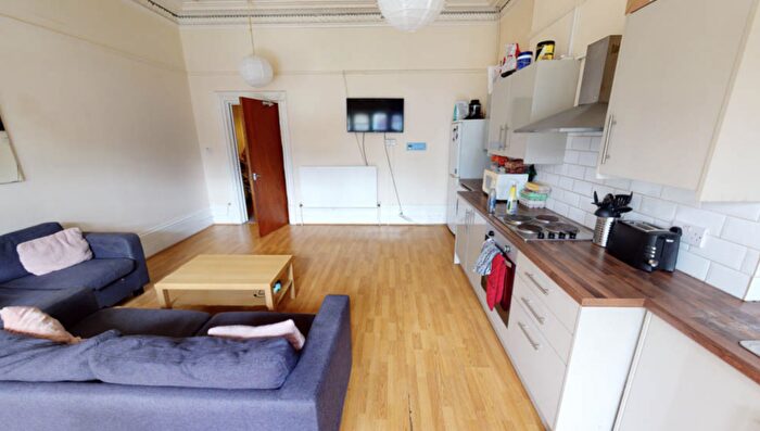 4 Bedroom House To Rent In Cardigan Road, Leeds, LS6