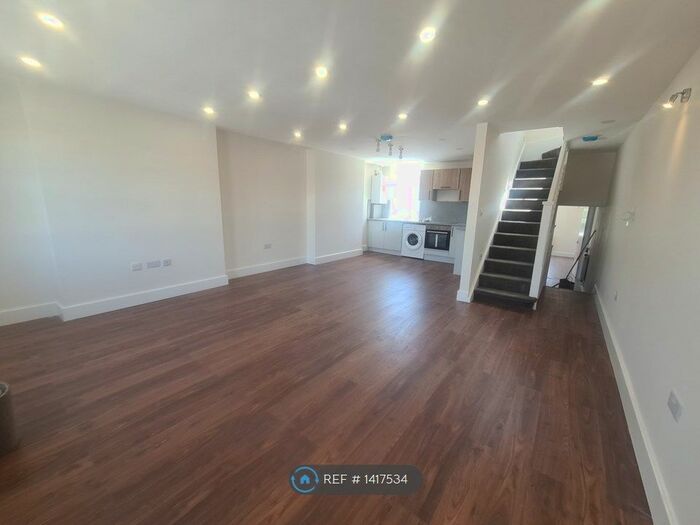 2 Bedroom Flat To Rent In Wellesley Road, London, E11