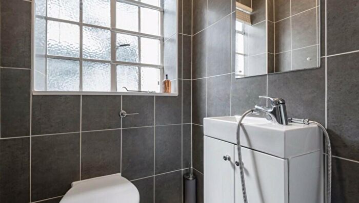 2 Bedroom Apartment To Rent In Park Road, NW8