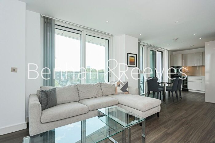 2 Bedroom Flat To Rent In Hebden Place, London, SW8