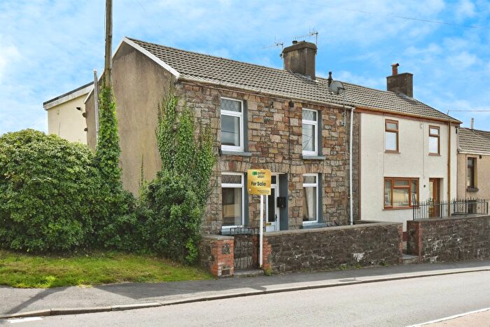 3 Bedroom End Of Terrace House For Sale In Merthyr Road, Llwydcoed, Aberdare, CF44