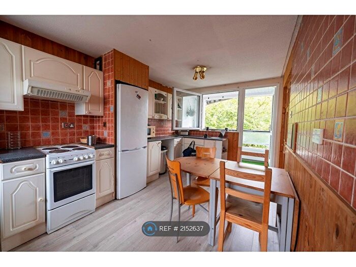 4 Bedroom Maisonette To Rent In Goldman Close, London, E2