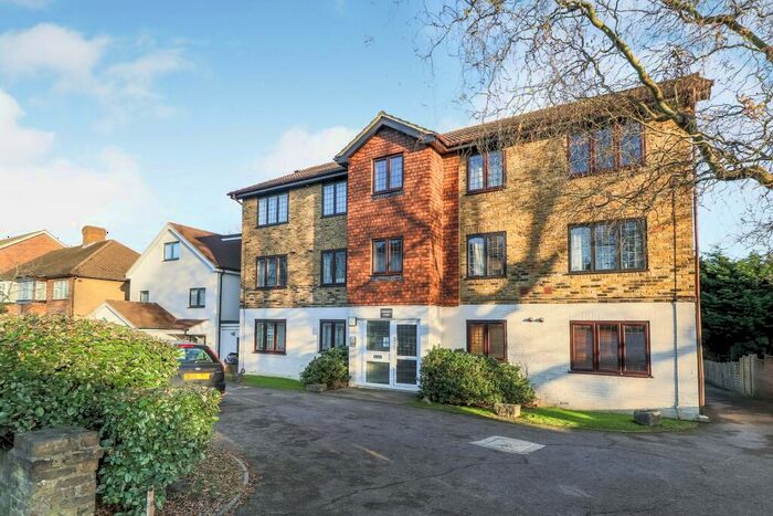 1 Bedroom Flat To Rent In Rushmon Court, Hook Road, Surbiton, KT6