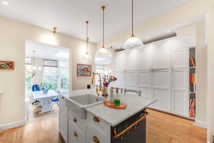 3 Bedroom Terraced House To Rent In Mellitus Street, London, W12