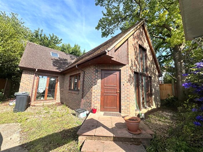2 Bedroom Detached House To Rent In Park Way, Maidstone, Kent, ME15