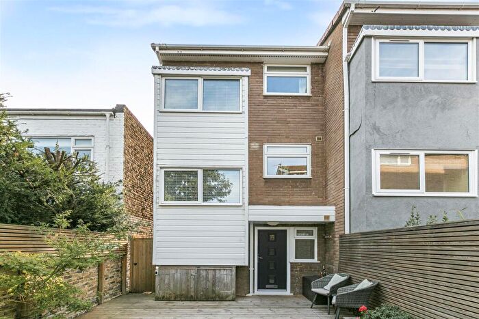 3 Bedroom End Of Terrace House For Sale In Lower Ham Road, Kingston Upon Thames, KT2