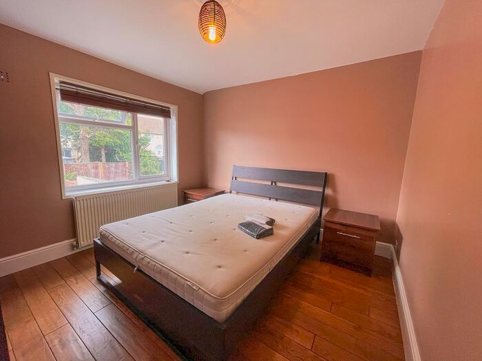 Studio To Rent In Layfield Road, London, NW4