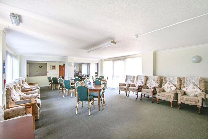 1 Bedroom Flat For Sale In Homedene House, Poole, BH15